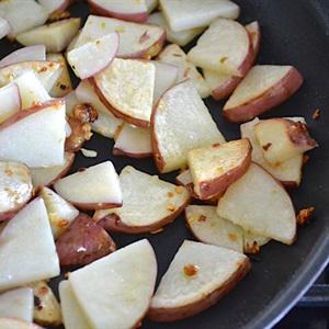 Cách làm khoai tây xào với đậu que