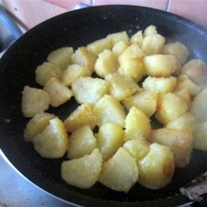 Cách làm khoai tây xóc bơ tỏi
