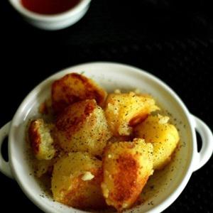 Cách làm khoai tây xóc bơ tỏi