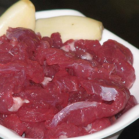 Cách làm khoai xào thịt bò, cần tây