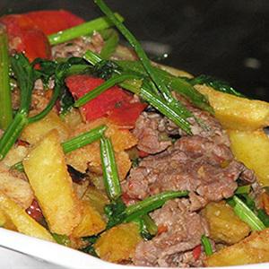 Cách làm khoai xào thịt bò, cần tây