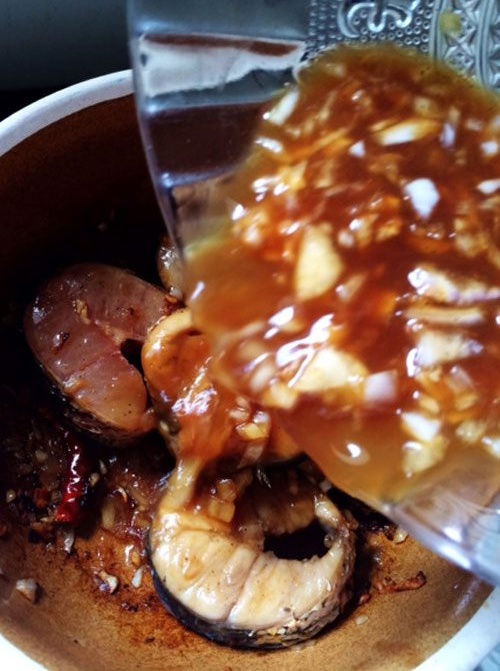 Không cần phẩm màu, bạn đã có những quả trứng giáng sinh nhiều màu sắc cực đáng yêu