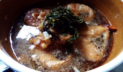 Không cần phẩm màu, bạn đã có những quả trứng giáng sinh nhiều màu sắc cực đáng yêu