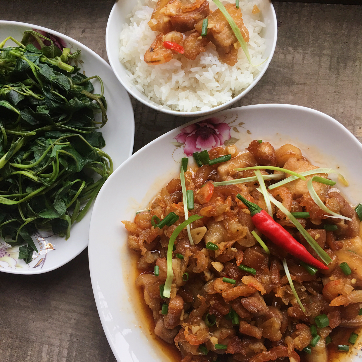 Không cần ra quán bạn vẫn có món cút lộn chua ngọt giòn tan, thỏa sức nhâm nhi