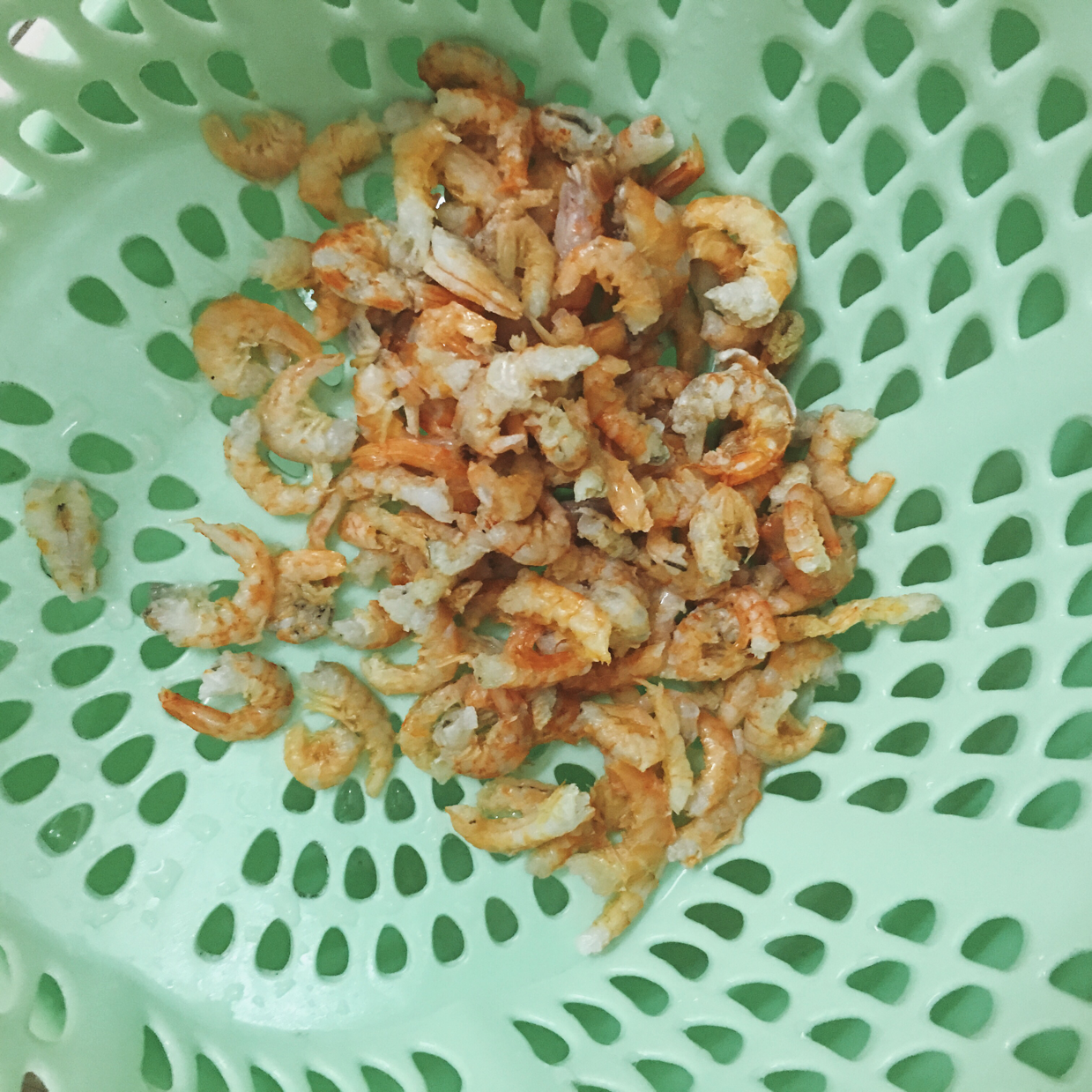 Không cần ra quán bạn vẫn có món cút lộn chua ngọt giòn tan, thỏa sức nhâm nhi