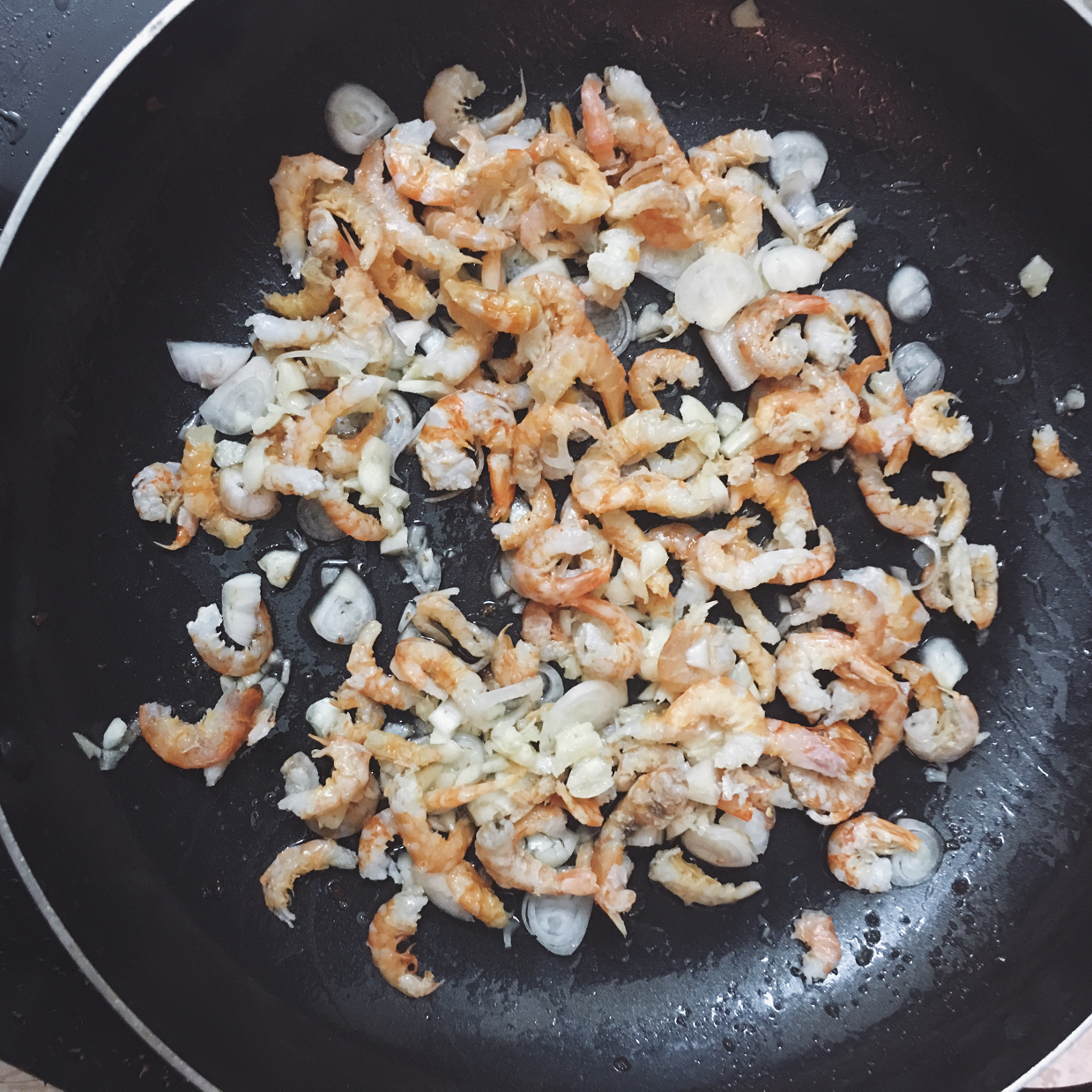 Không cần ra quán bạn vẫn có món cút lộn chua ngọt giòn tan, thỏa sức nhâm nhi