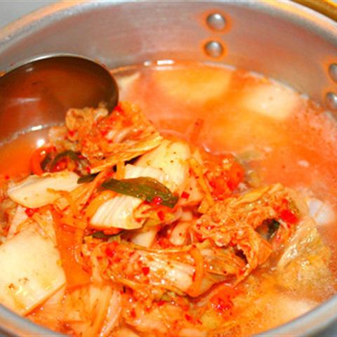 Cách làm kim chi hầm giò heo