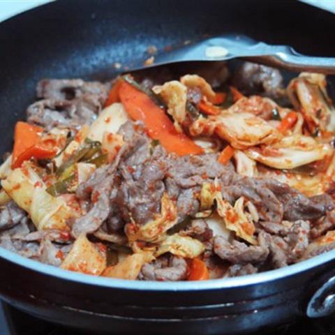 Cách làm kim chi xào thịt bò