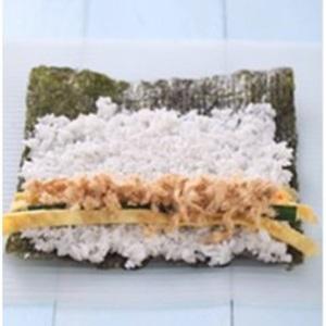 Cách làm kimbap cuộn chà bông