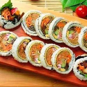 Cách làm kimbap cuộn chà bông