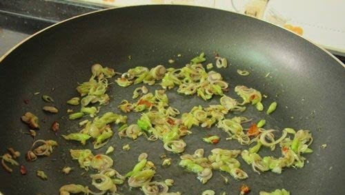 Lạ mắt với mì ý xiên xúc xích cả nhà thích mê