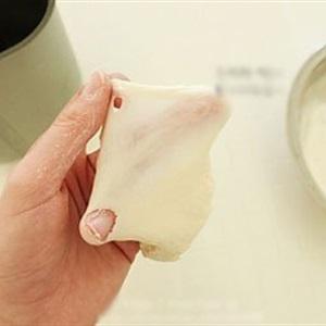 Cách làm bánh mì nhân gạo cay Hàn Quốc