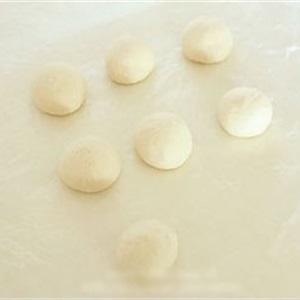 Cách làm bánh mì nhân gạo cay Hàn Quốc