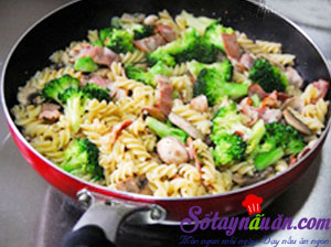 Lạ miệng với món nui xào thịt hun khói