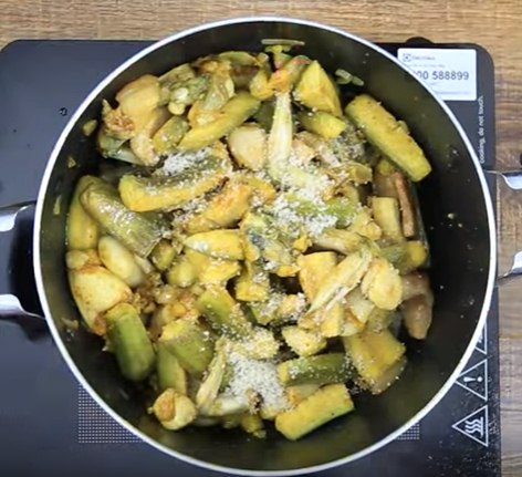 Lạ miệng với món phở chiên phồng gà trộn giòn ngon ngất ngây