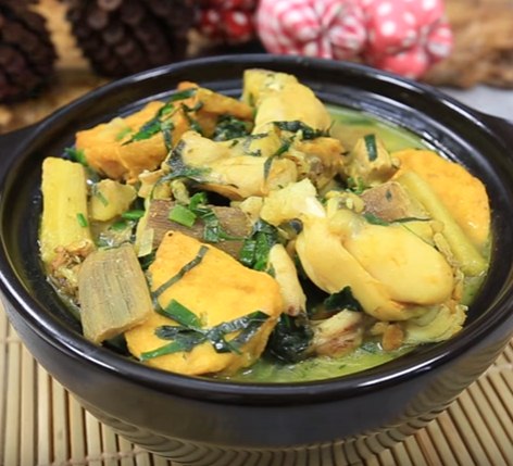 Lạ miệng với món phở chiên phồng gà trộn giòn ngon ngất ngây