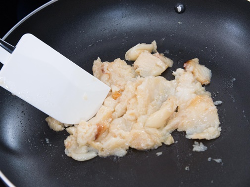 Làm bánh bông lan phô mai bằng nồi cơm điện thơm ngậy, mềm mịn, ngon chẳng kém gì ngoài hàng