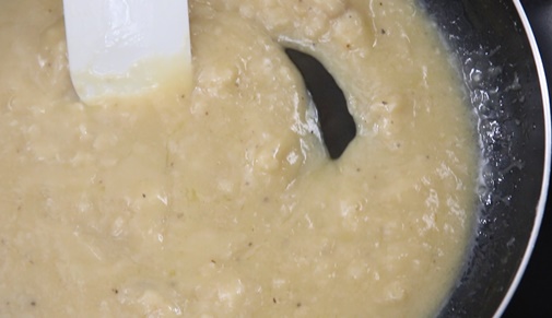 Làm bánh bông lan phô mai bằng nồi cơm điện thơm ngậy, mềm mịn, ngon chẳng kém gì ngoài hàng