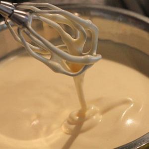 Cách làm bánh bông lan với nồi cơm điện