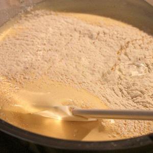 Cách làm bánh bông lan với nồi cơm điện