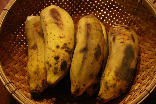 Làm bánh chuối hấp nước cốt dừa giàu dinh dưỡng cho riêng bà bầu