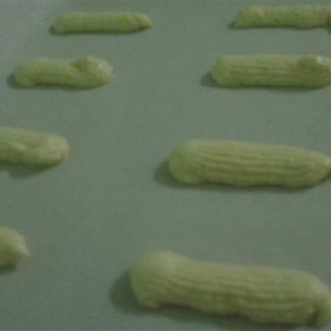 Cách làm bánh hình lưỡi mèo