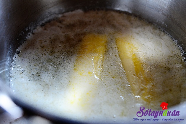 Làm bánh sinh nhật chocolate dâu tây