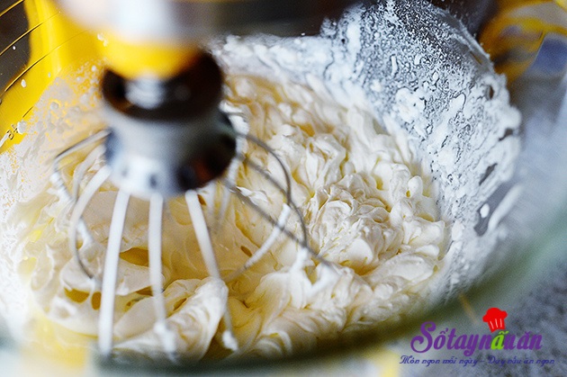 Làm bánh sinh nhật chocolate dâu tây