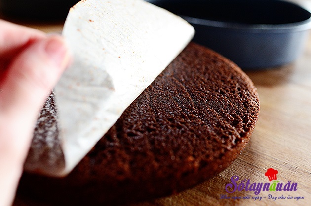 Làm bánh sinh nhật chocolate dâu tây