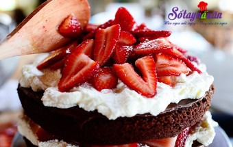 Làm bánh sinh nhật chocolate dâu tây
