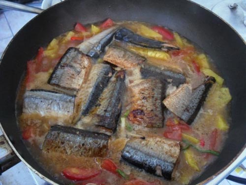 Làm cá thu kho nước dừa đậm đà, ngon cơm