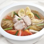 Làm canh sườn non nấu cải chua