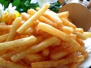 Làm chips khoai tây giòn lâu