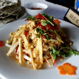 Làm gỏi củ hủ dừa chay thanh đạm ngày rằm tháng tư