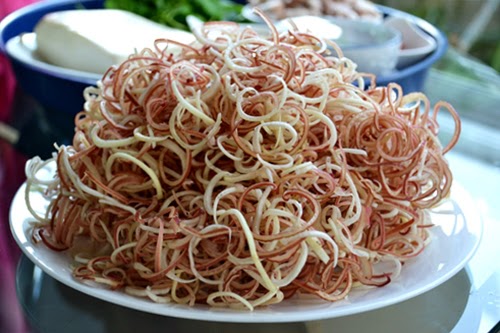 Làm gỏi hoa chuối tai heo thanh mát cho buổi cơm trưa mùa hè