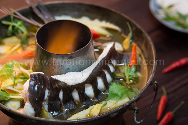 Làm lẩu cá lăng nấu măng chua hấp dẫn cho ngày cuối tuần