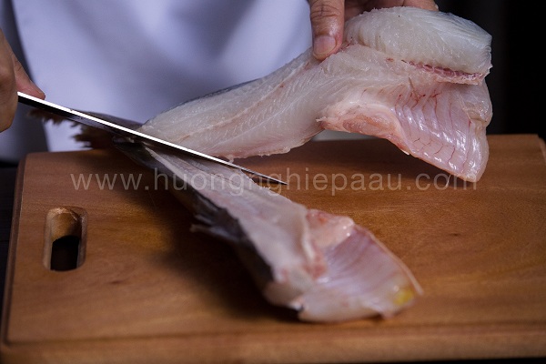 Làm lẩu cá lăng nấu măng chua hấp dẫn cho ngày cuối tuần