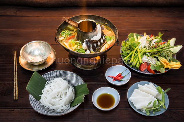 Làm lẩu cá lăng nấu măng chua hấp dẫn cho ngày cuối tuần