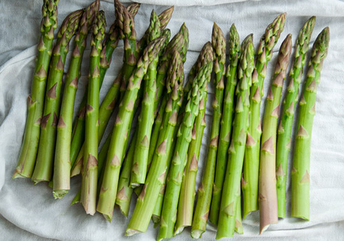 Làm món ăn từ măng tây xanh ngày rằm