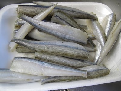 Làm món cá cơm tươi kho tiêu ngon cơm