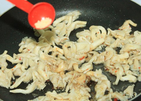 Làm món cơm hấp lá sen ngày rằm