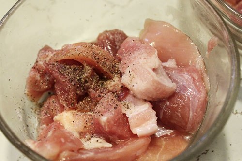 Làm món mít non kho thịt heo