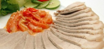 Làm món ngon đơn giản với Thịt lợn luộc chấm mắm tép