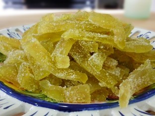 Làm mứt từ cùi dưa hấu giòn ngon sần sật