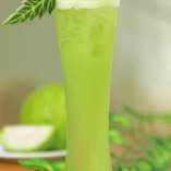 Làm nước ép ớt chuông mỗi tuần cho da hồng hào