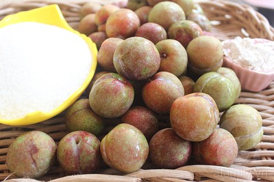 Làm ô mai mận cay nồng gừng non hấp dẫn