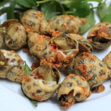 Làm ốc cà na rang muối đậm đà, lai rai cuối tuần