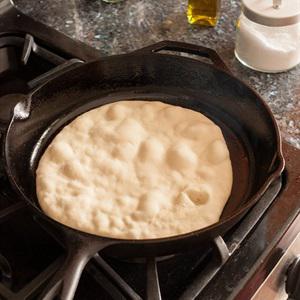 Cách làm pizza không cần lò nướng