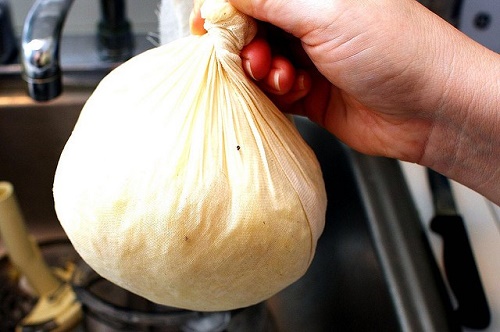 Làm xôi bọc chuối nướng kiểu này vừa mềm vừa thơm ngon xuất sắc