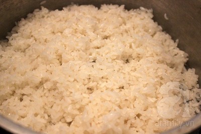 Làm xôi hấp lá gừng ấm bụng ngày mưa lạnh